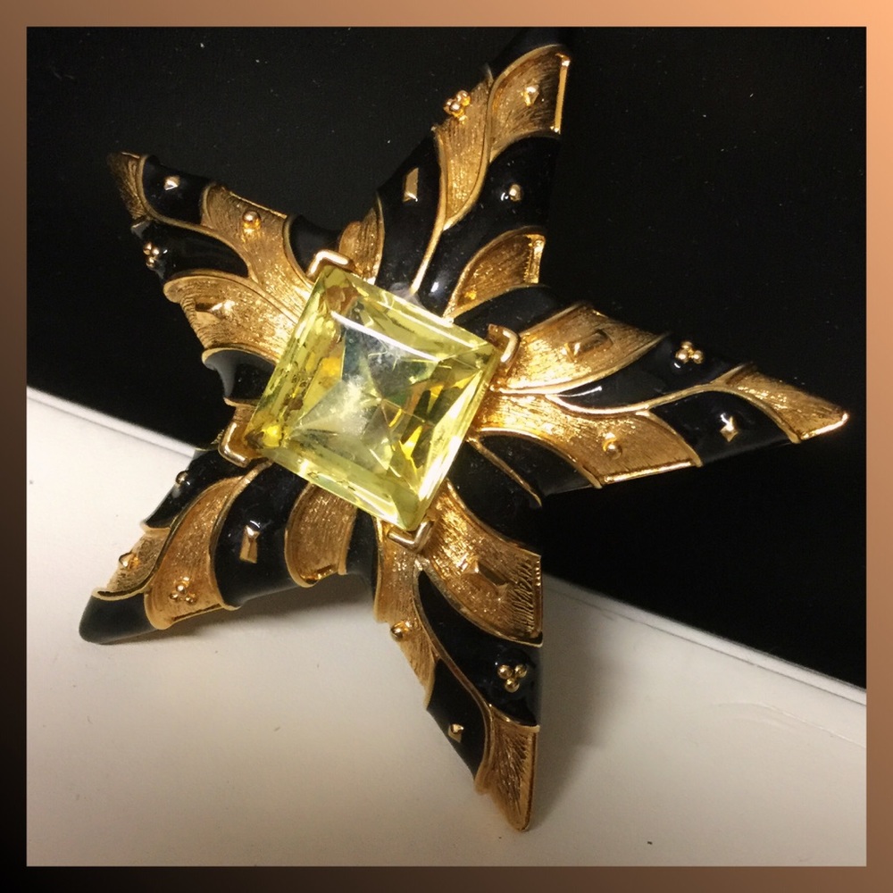Black gold star yellow crystal brooch pin vintage
